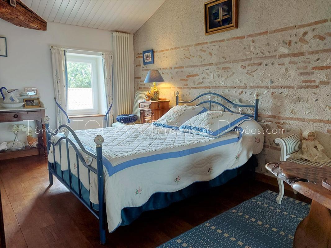 LAYRAC LAYRAC : MAISON DE CAMPAGNE 201 m²,  DEPENDANCES, PARC 12