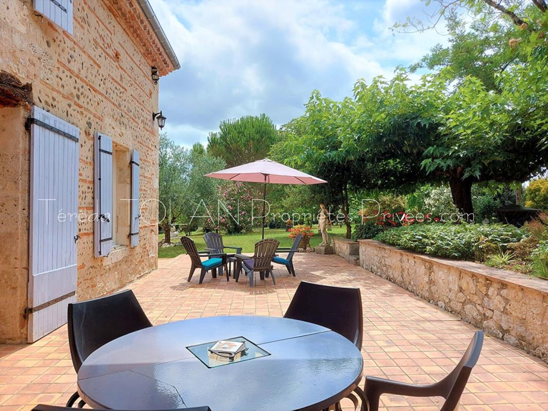LAYRAC LAYRAC : MAISON DE CAMPAGNE 201 m²,  DEPENDANCES, PARC 15