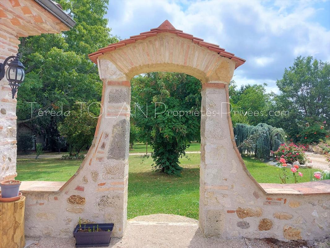 LAYRAC LAYRAC : MAISON DE CAMPAGNE 201 m²,  DEPENDANCES, PARC 3