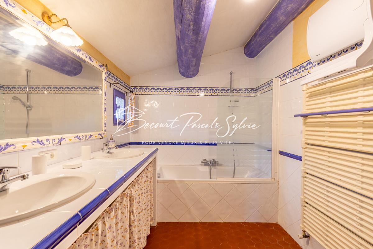 BEDOIN Charmante maison provençale avec piscine sur terrain 1345m2 arboré 10