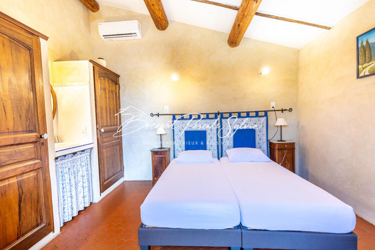 BEDOIN Charmante maison provençale avec piscine sur terrain 1345m2 arboré 7