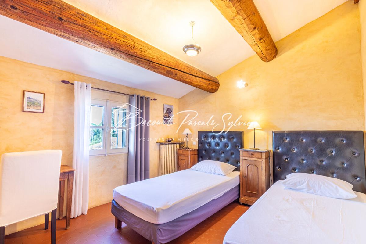 BEDOIN Charmante maison provençale avec piscine sur terrain 1345m2 arboré 9