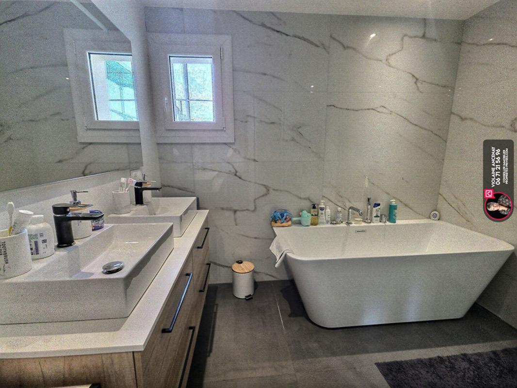 LA RAVOIRE Appartement La Ravoire 4 pièce(s) 97m2 avec cave et garage 5