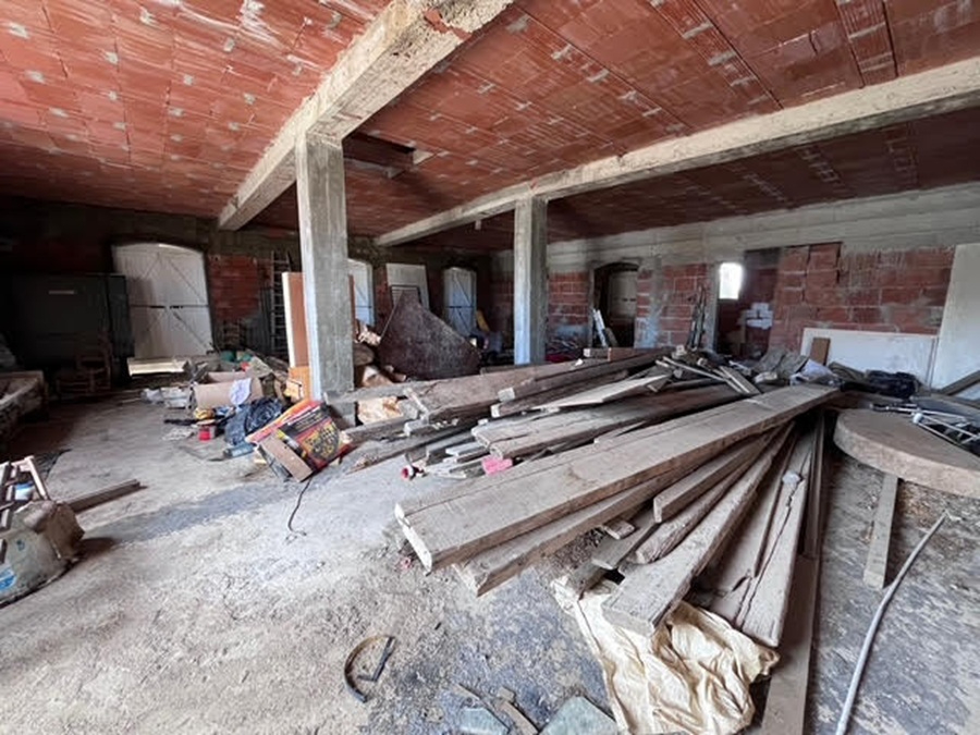 RIVESALTES RARE !!!!! Grande maison familiale de 300 m² avec travaux sur un terrain de 2 000 m² dont 600 m² de constructible 15