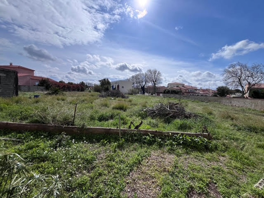 RIVESALTES RARE !!!!! Grande maison familiale de 300 m² avec travaux sur un terrain de 2 000 m² dont 600 m² de constructible 17