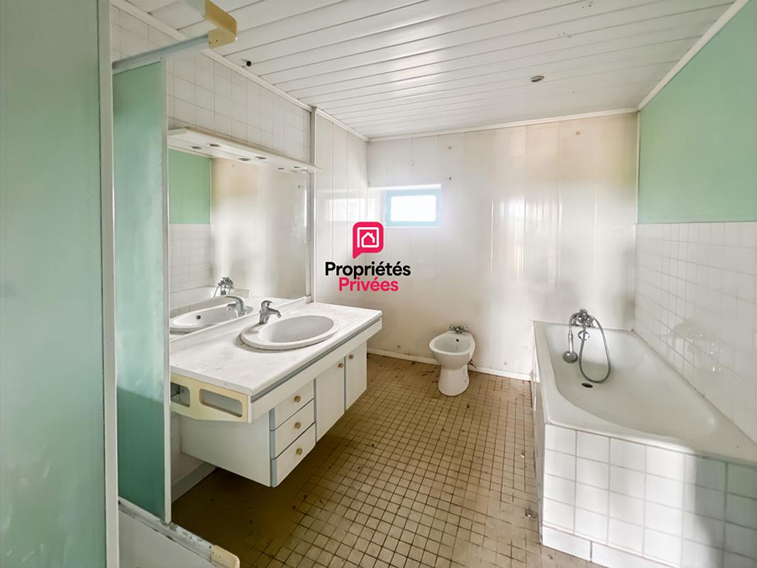 BAZAS Grange en pierre à rénover, possibilité de 2 logements , terrain 1645 m² , fort potentiel 12