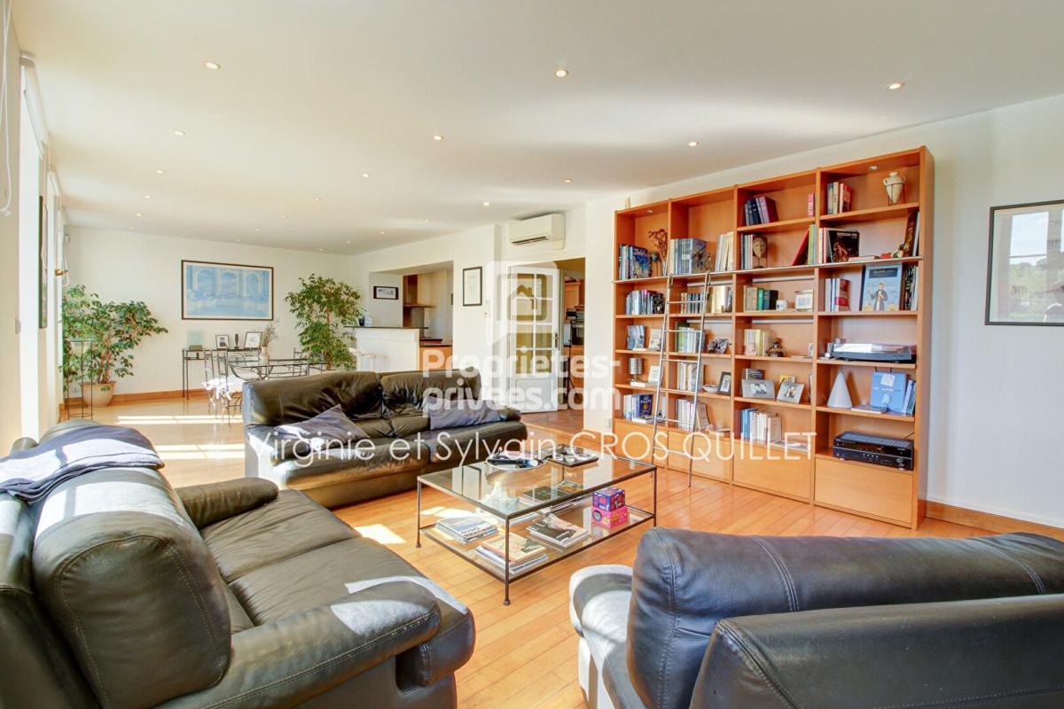 MONTASTRUC-LA-CONSEILLERE Maison de caractère 284 m2 + annexes, carports et garage 2