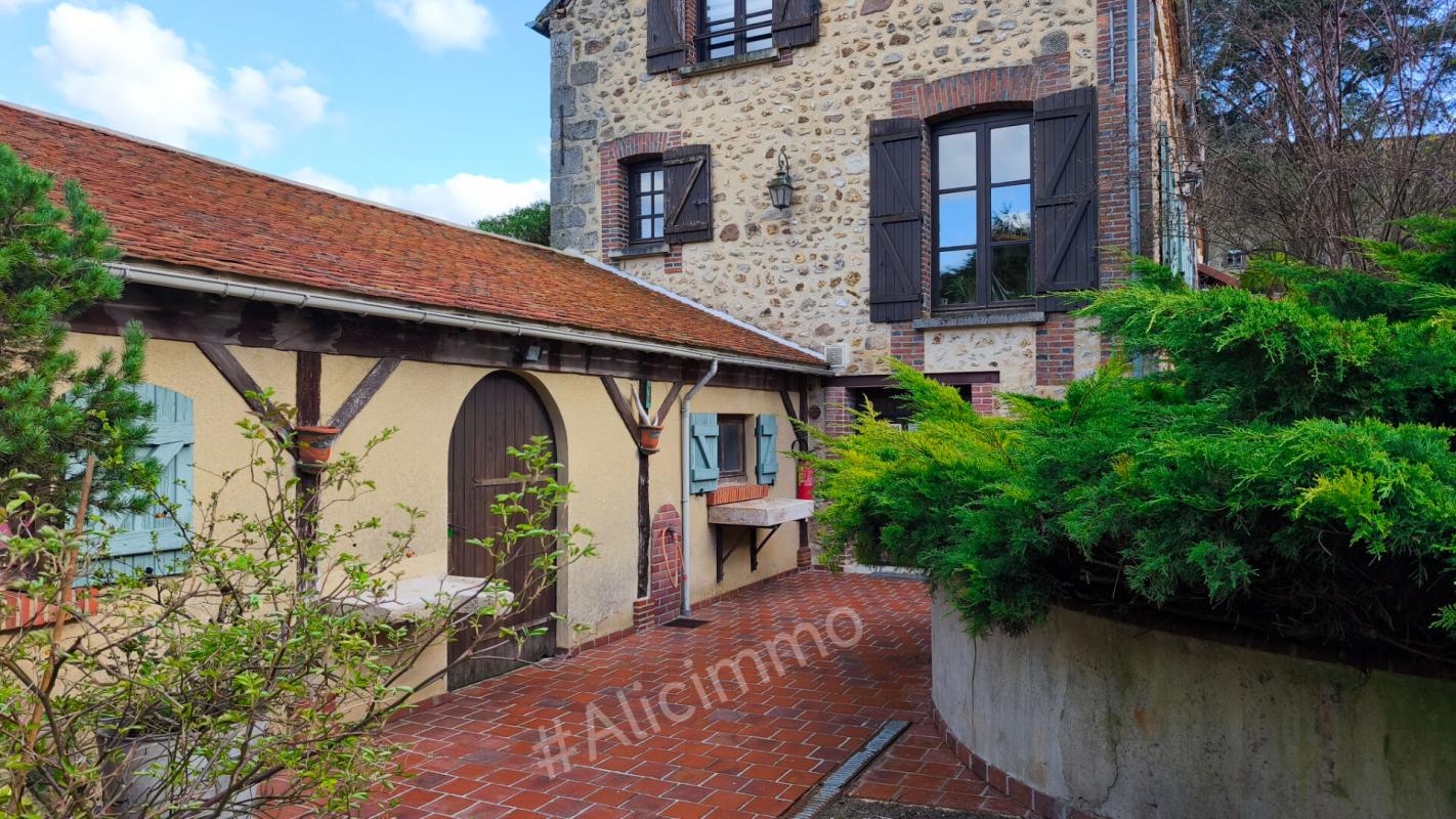 SEZANNE Propriété de charme dans un cadre privilégié 15