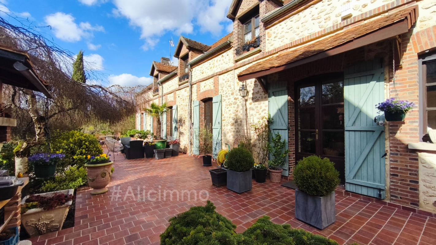 SEZANNE Propriété de charme dans un cadre privilégié 2