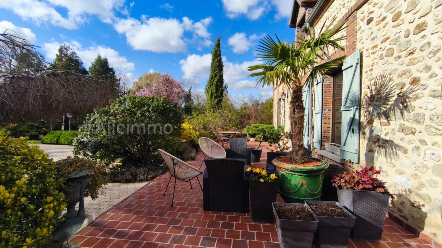 SEZANNE Propriété de charme dans un cadre privilégié 3