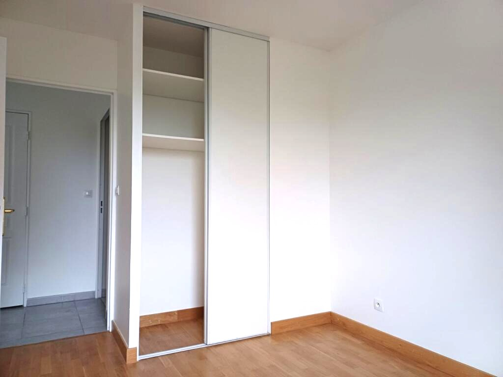 VENISSIEUX Grand T2 de  49 m2 en superbe état 5