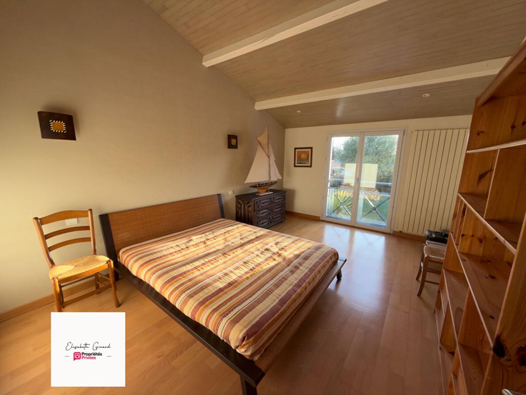 CHALLANS CHALLANS -MAISON 3 CHAMBRES DE 205 M2 AVEC UN JARDIN ARBORÉ  - 1 BUREAU - 1 MEZZANINE À VENDRE 13