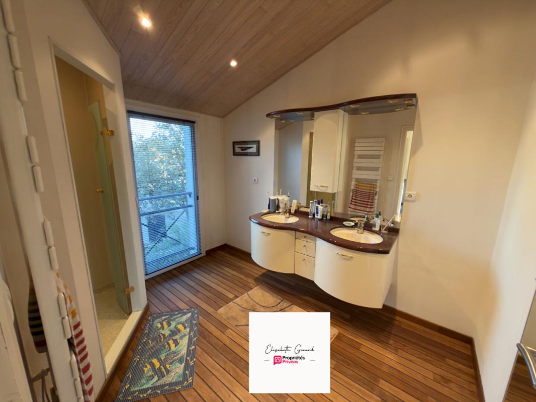 CHALLANS CHALLANS -MAISON 3 CHAMBRES DE 205 M2 AVEC UN JARDIN ARBORÉ  - 1 BUREAU - 1 MEZZANINE À VENDRE 14