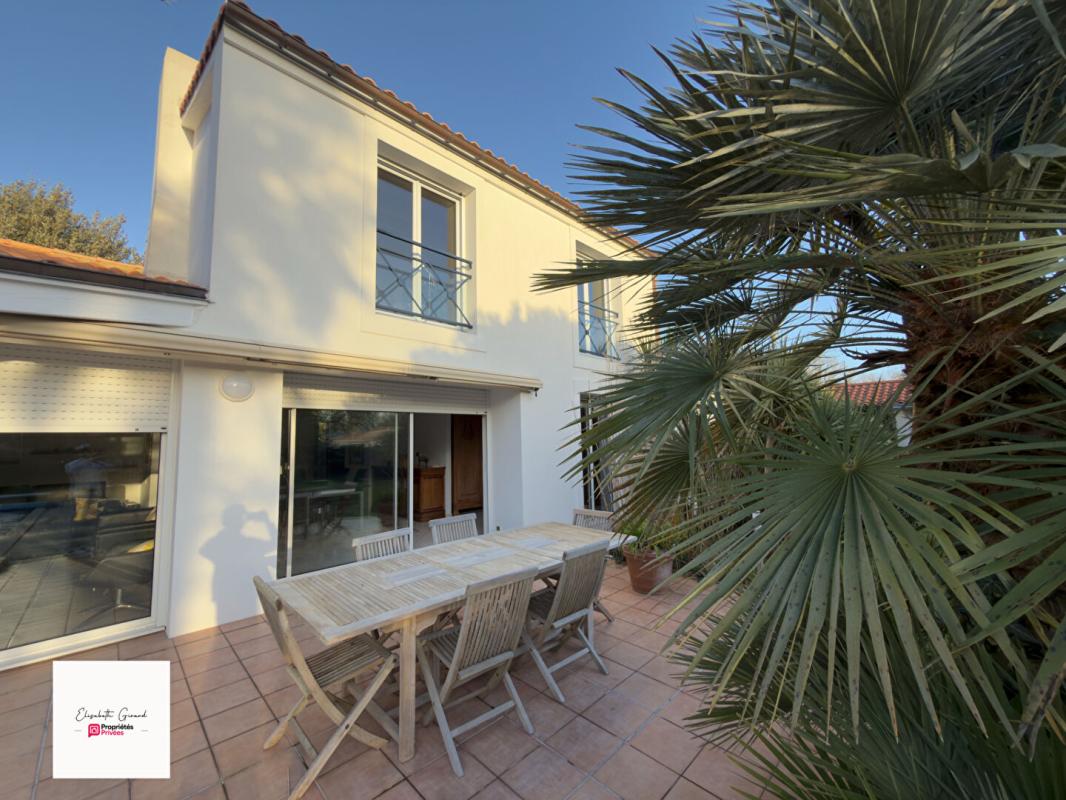 CHALLANS CHALLANS -MAISON 3 CHAMBRES DE 205 M2 AVEC UN JARDIN ARBORÉ  - 1 BUREAU - 1 MEZZANINE À VENDRE 16