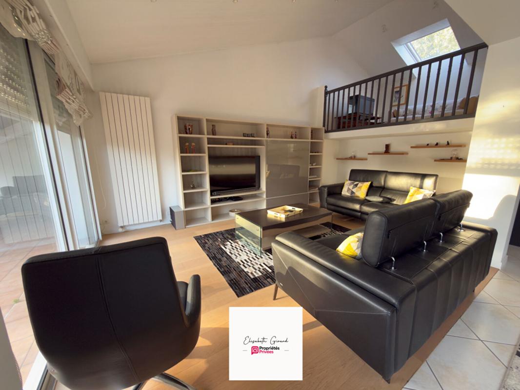 CHALLANS CHALLANS -MAISON 3 CHAMBRES DE 205 M2 AVEC UN JARDIN ARBORÉ  - 1 BUREAU - 1 MEZZANINE À VENDRE 6