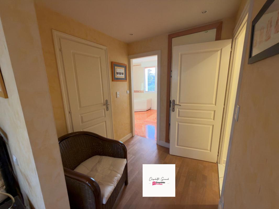 CHALLANS CHALLANS -MAISON 3 CHAMBRES DE 205 M2 AVEC UN JARDIN ARBORÉ  - 1 BUREAU - 1 MEZZANINE À VENDRE 8