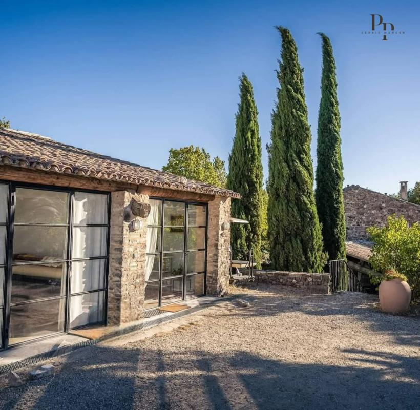 VIENS Lubéron - Domaine d'exception de plus de 200 hectares / 1200 m² habitables 10