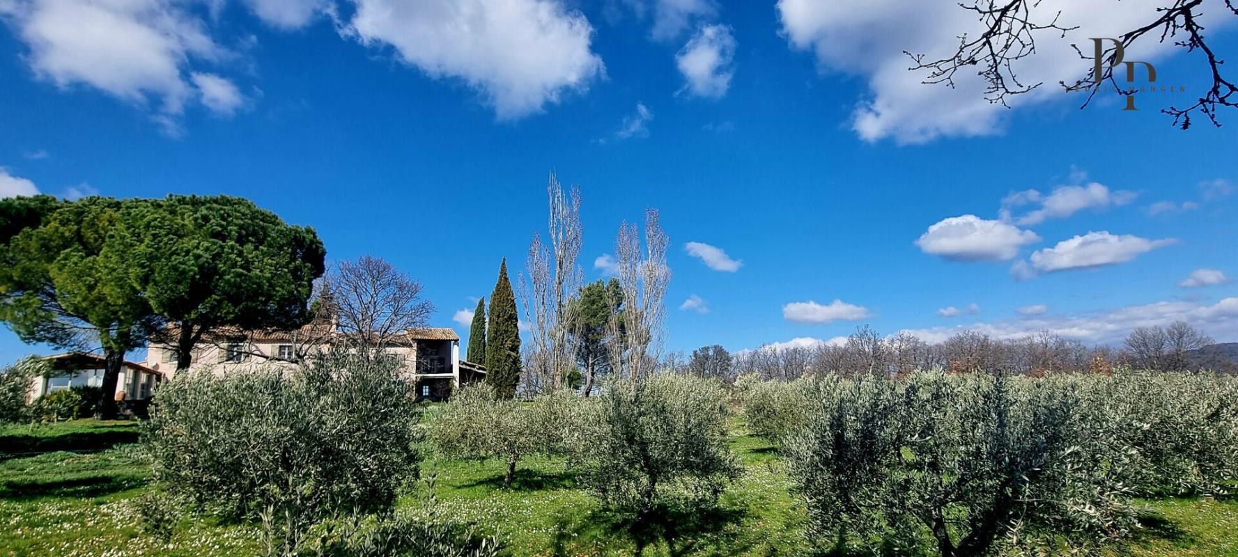 VIENS Lubéron - Domaine d'exception de plus de 200 hectares / 1200 m² habitables 14