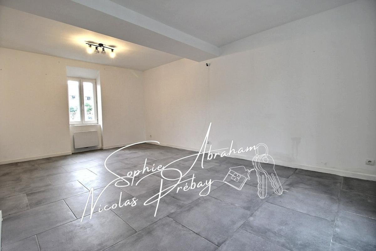 TOURY Maison avec jardin. Centre ville, proche des commerces, écoles et gare SNCF 1