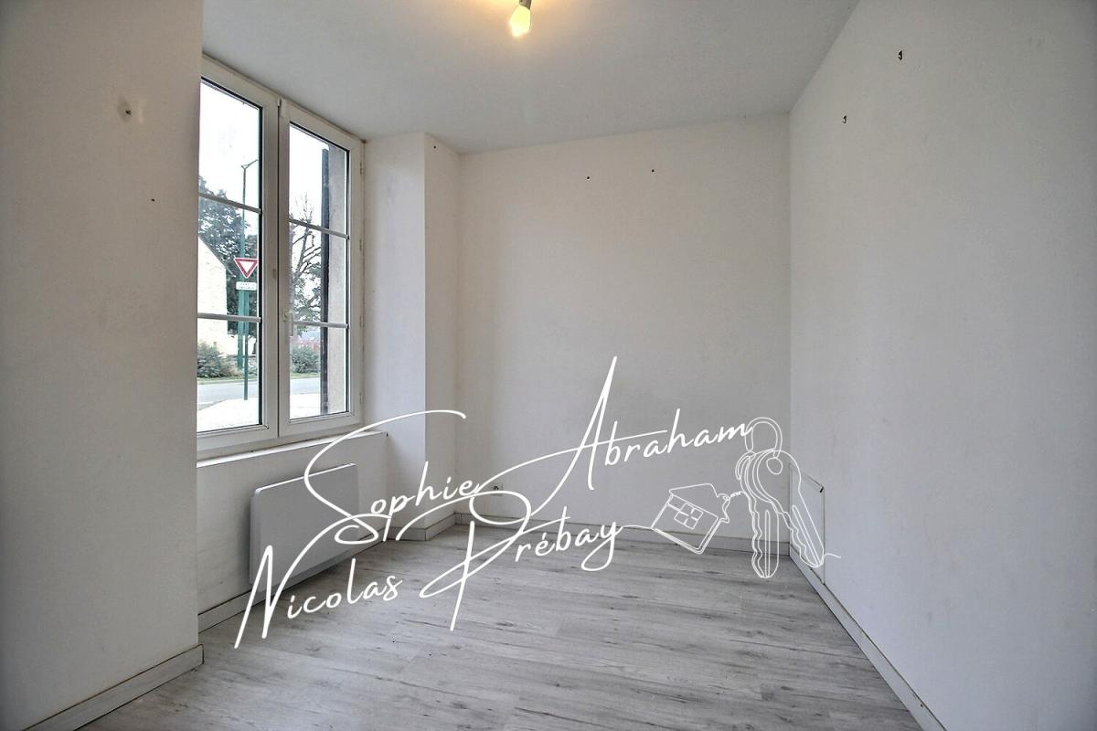 TOURY Maison avec jardin. Centre ville, proche des commerces, écoles et gare SNCF 2