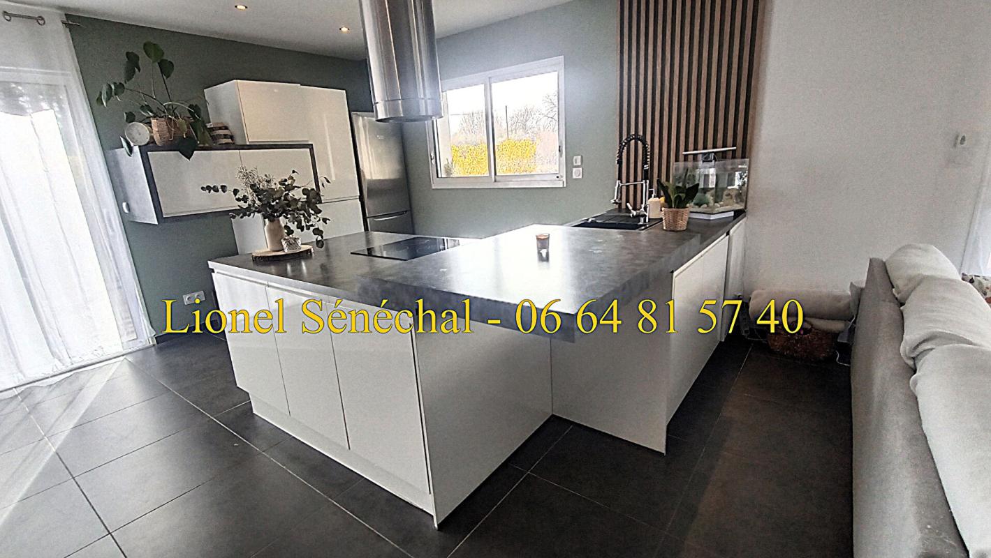 SAINT-SATURNIN Maison contemporaine lumineuse et peu énergivore de 6 pièces de 120 m2 sur une parcelle de plus de 500 m2 5