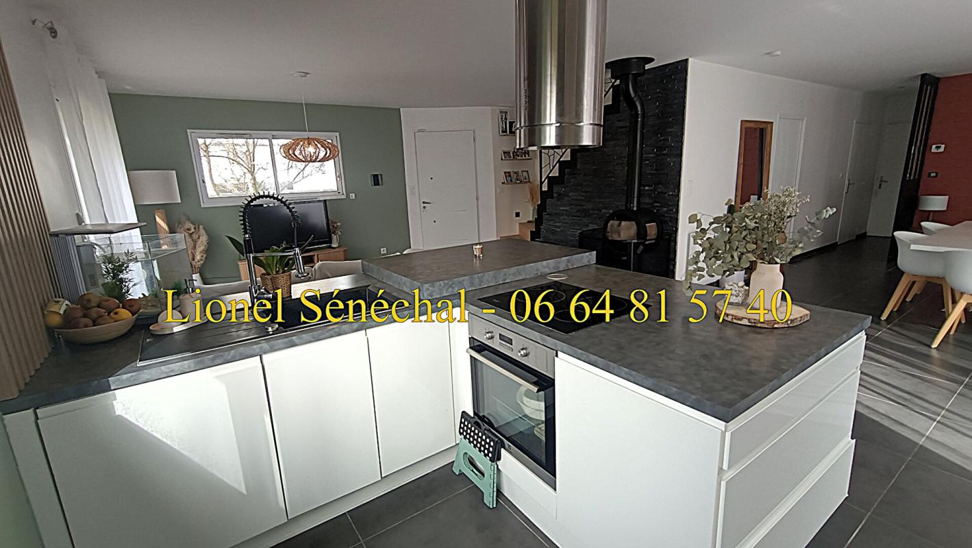 SAINT-SATURNIN Maison contemporaine lumineuse et peu énergivore de 6 pièces de 120 m2 sur une parcelle de plus de 500 m2 6