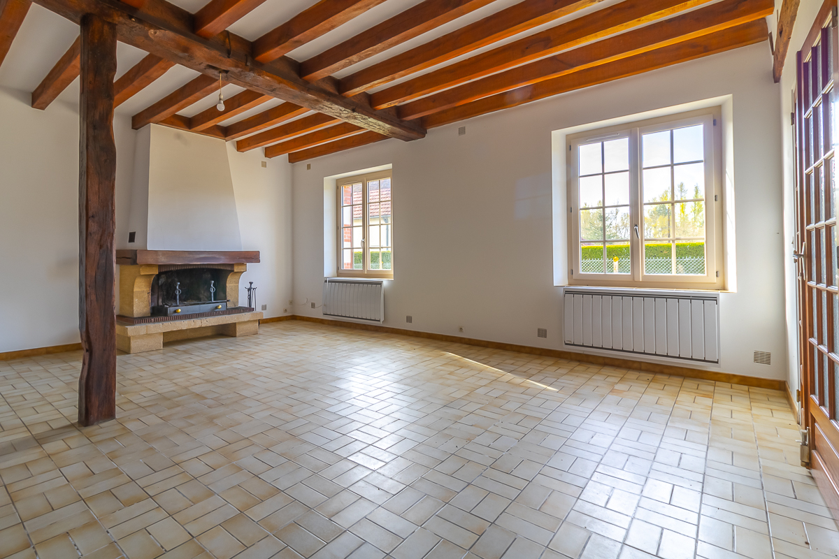 GIEVRES Maison Giévres 17 pièce(s) 372.44 m2 11