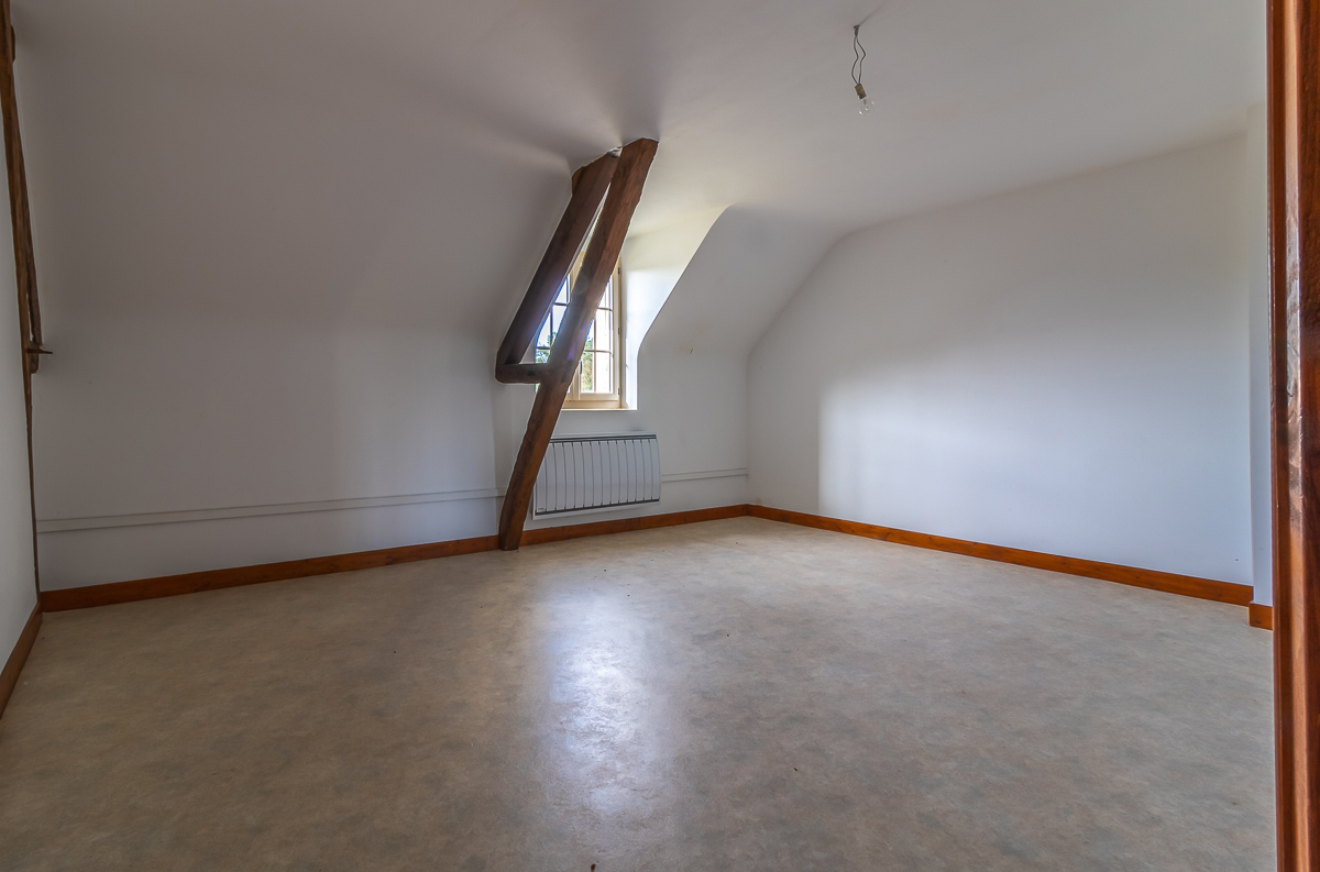 GIEVRES Maison Giévres 17 pièce(s) 372.44 m2 12