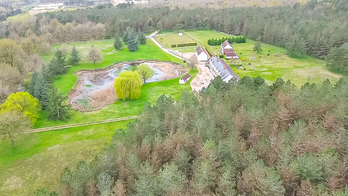 GIEVRES Maison Giévres 17 pièce(s) 372.44 m2 16