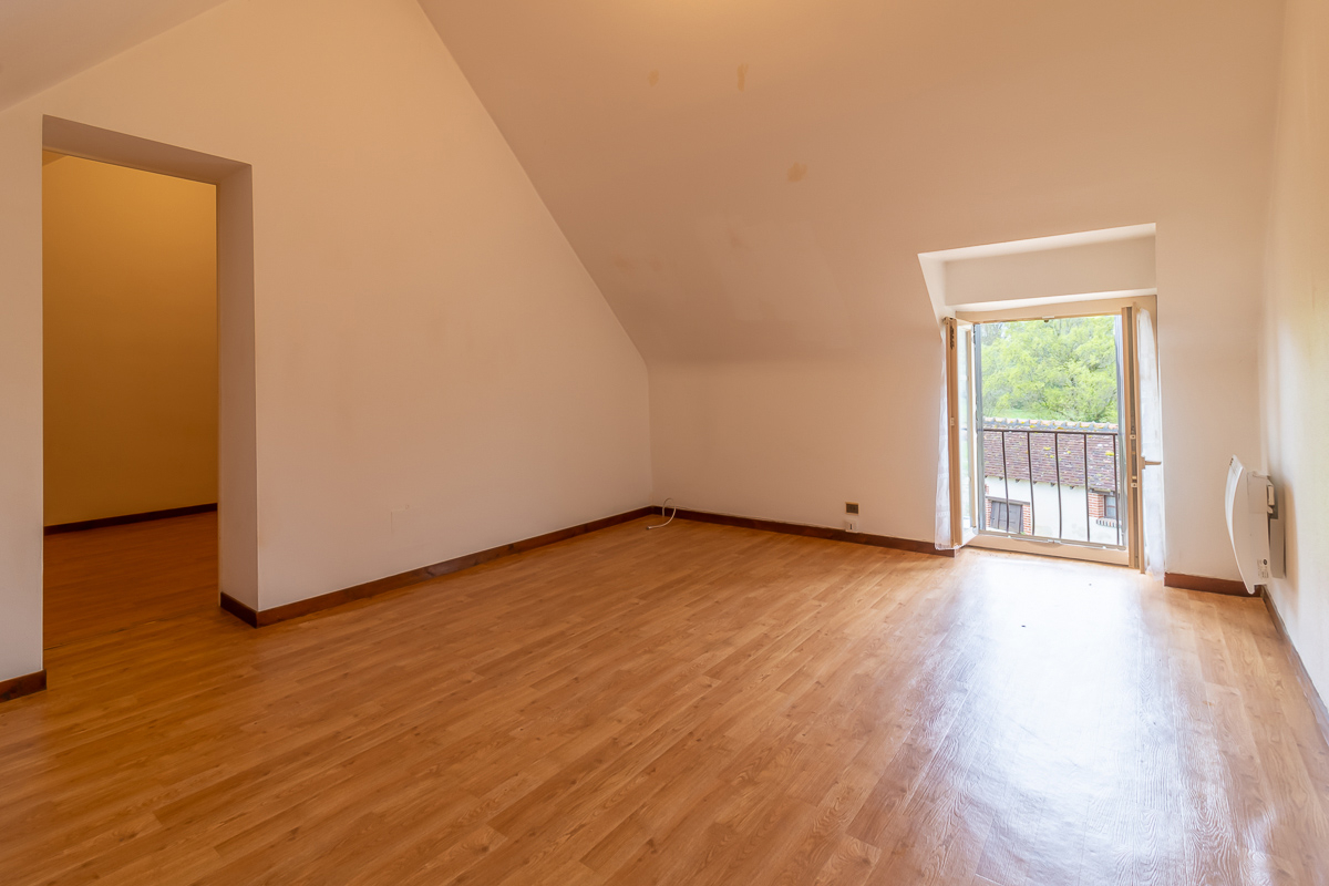 GIEVRES Maison Giévres 17 pièce(s) 372.44 m2 7