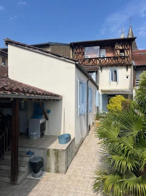 MASSEUBE Immeuble de rapport à Masseube ? 2 appartements + maison avec garage 2