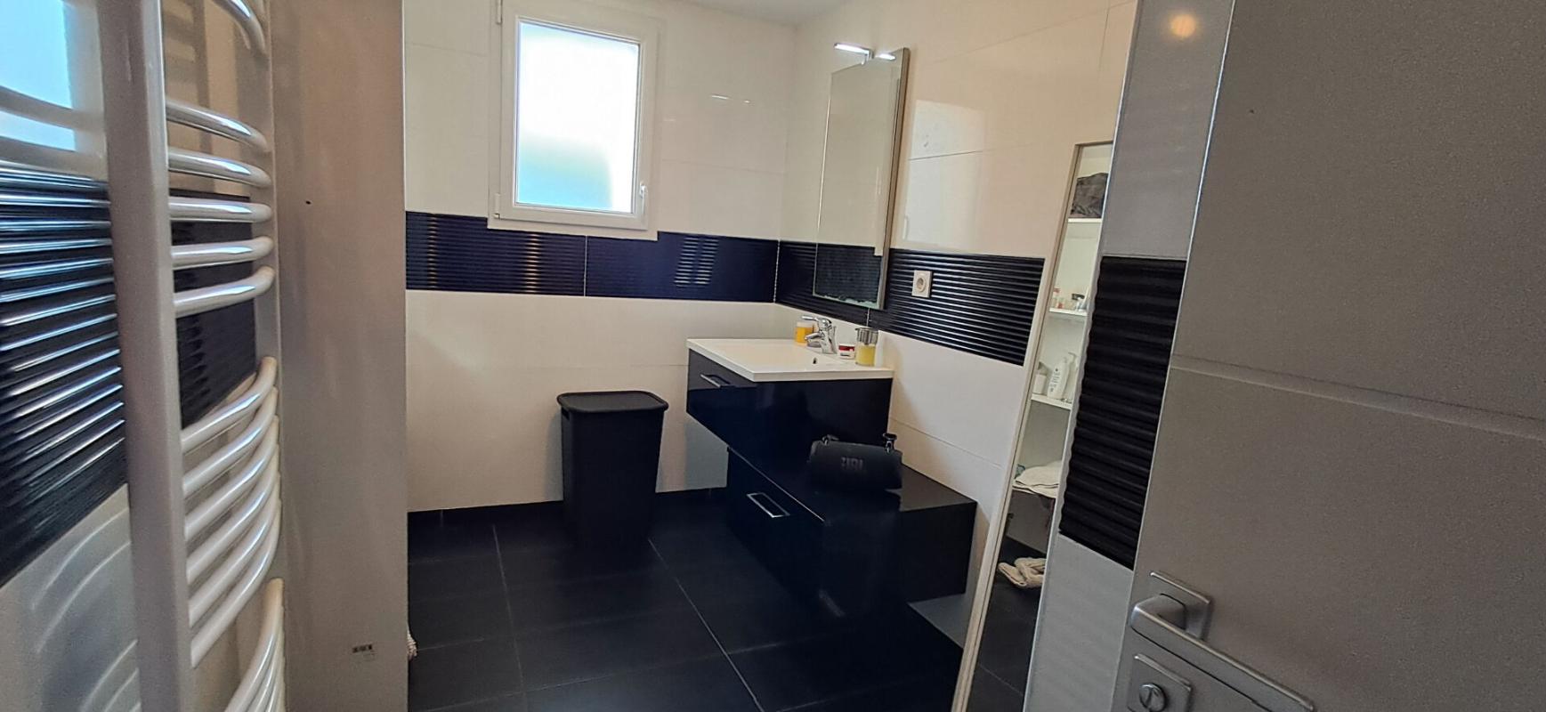 LAVAL Maison Laval 6 pièce(s) 106 m2/ 4 CHAMBRES 12