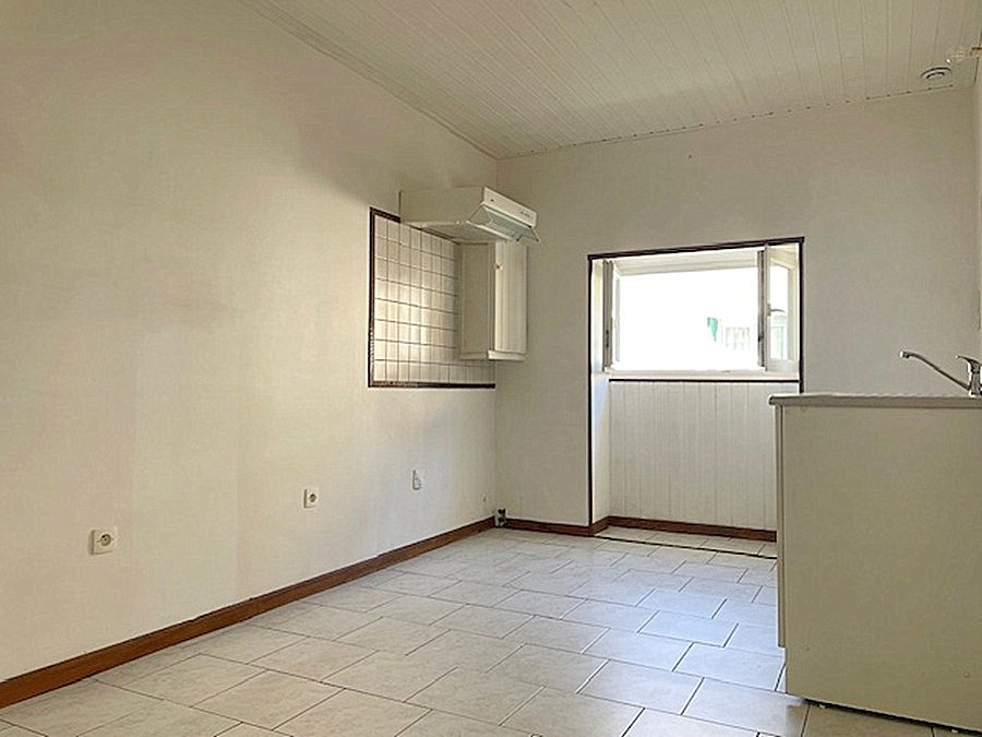 SURGERES Ensemble immobilier 2 logements loués avec garages et espaces extérieurs 11