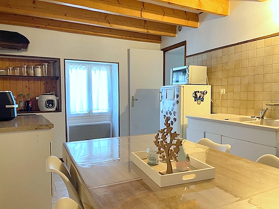 SURGERES Ensemble immobilier 2 logements loués avec garages et espaces extérieurs 5