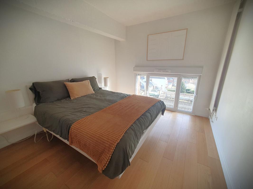 SAINT-QUENTIN LOFT EXCEPTIONNEL 4 CHAMBRES, TERRASSE, PARKING 13