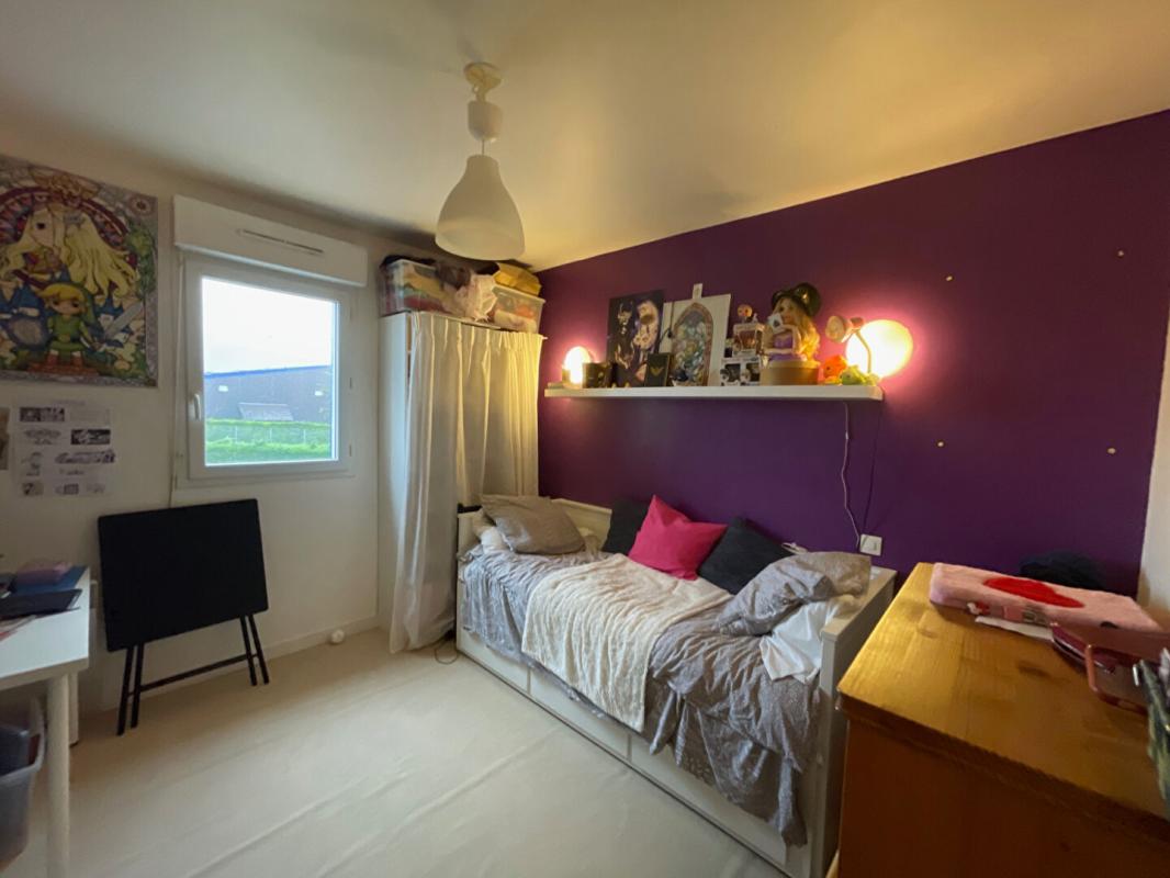 VITRY-SUR-SEINE maison familiale, située dans un environnement calme et sécurisé, au coeur d'un secteur pavillonnaire recherché. 130 m2 avec grand local/atelier  45 m2 8