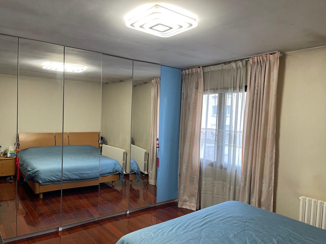 VITRY-SUR-SEINE maison familiale, située dans un environnement calme et sécurisé, au coeur d'un secteur pavillonnaire recherché. 130 m2 avec grand local/atelier  45 m2 9