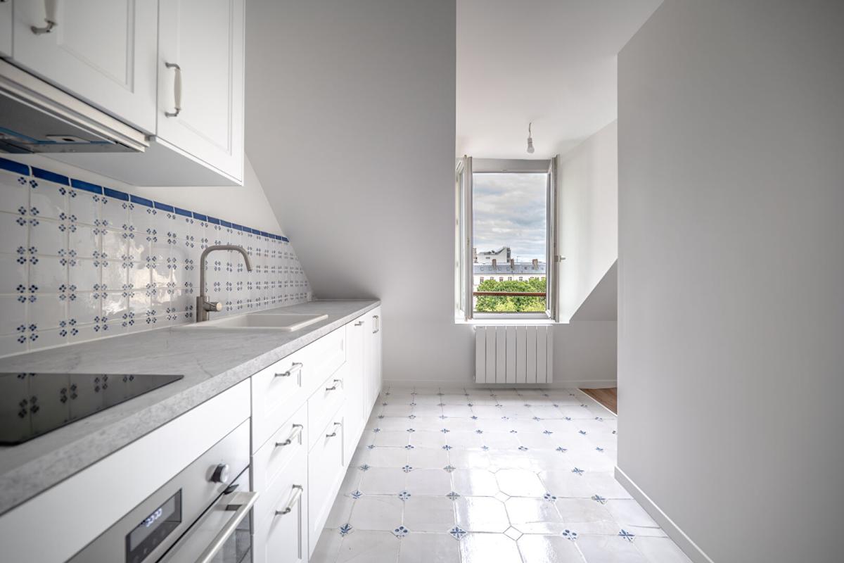 PARIS-8E-ARRONDISSEMENT Paris 8-Dernier étage avec ascenseur à deux pas de l'Elysée-63M2 au sol-Appartement rénové et lumineux 5