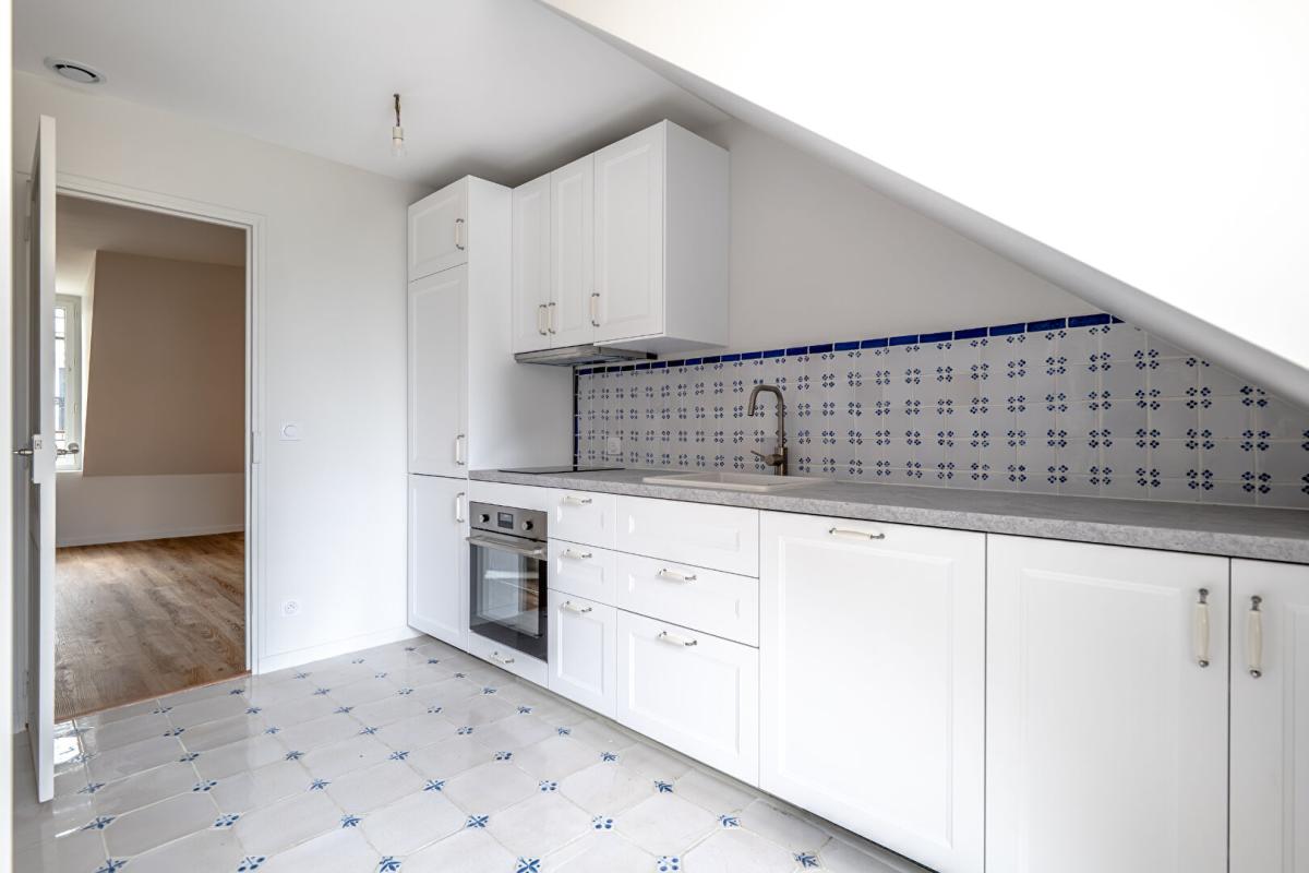 PARIS-8E-ARRONDISSEMENT Paris 8-Dernier étage avec ascenseur à deux pas de l'Elysée-63M2 au sol-Appartement rénové et lumineux 7