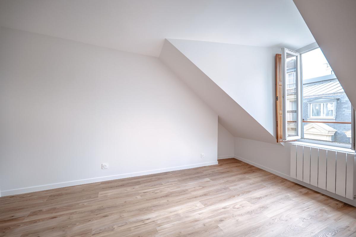 PARIS-8E-ARRONDISSEMENT Paris 8-Dernier étage avec ascenseur à deux pas de l'Elysée-63M2 au sol-Appartement rénové et lumineux 9