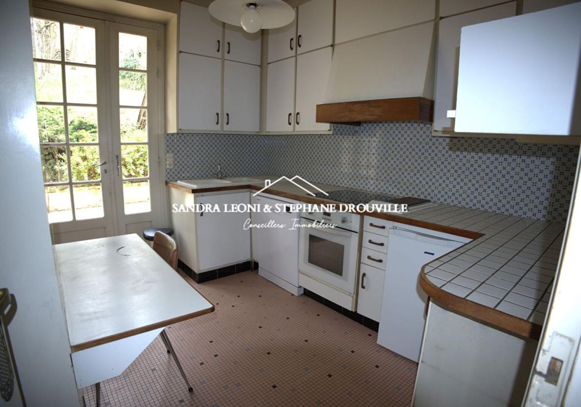 JOUY JOUY - CHARMANTE MAISON de 115 m2, 5 PIECES 5