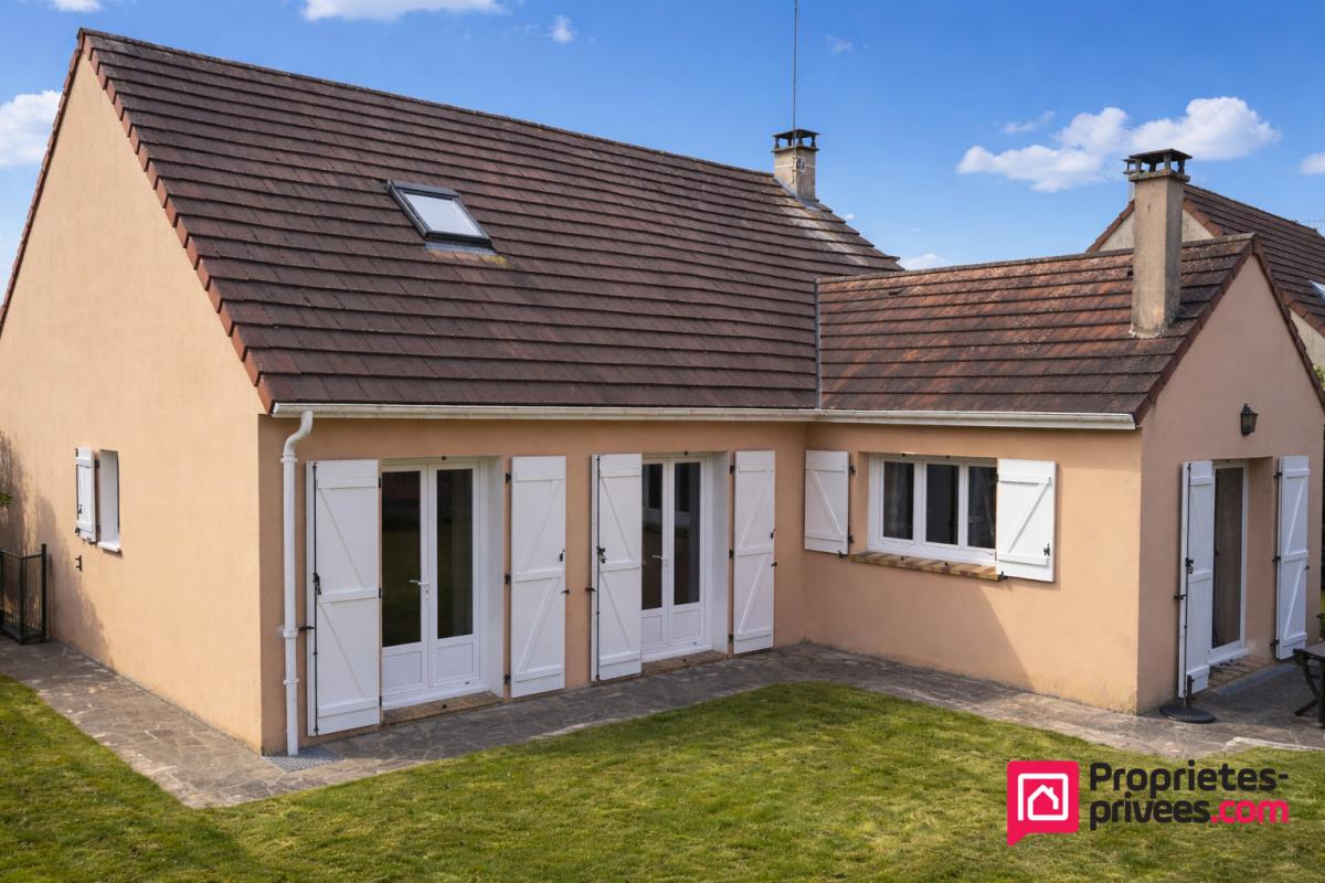CHEVANNES Maison individuelle 7 pièces de 155m² avec jardin clos de 660m² 1