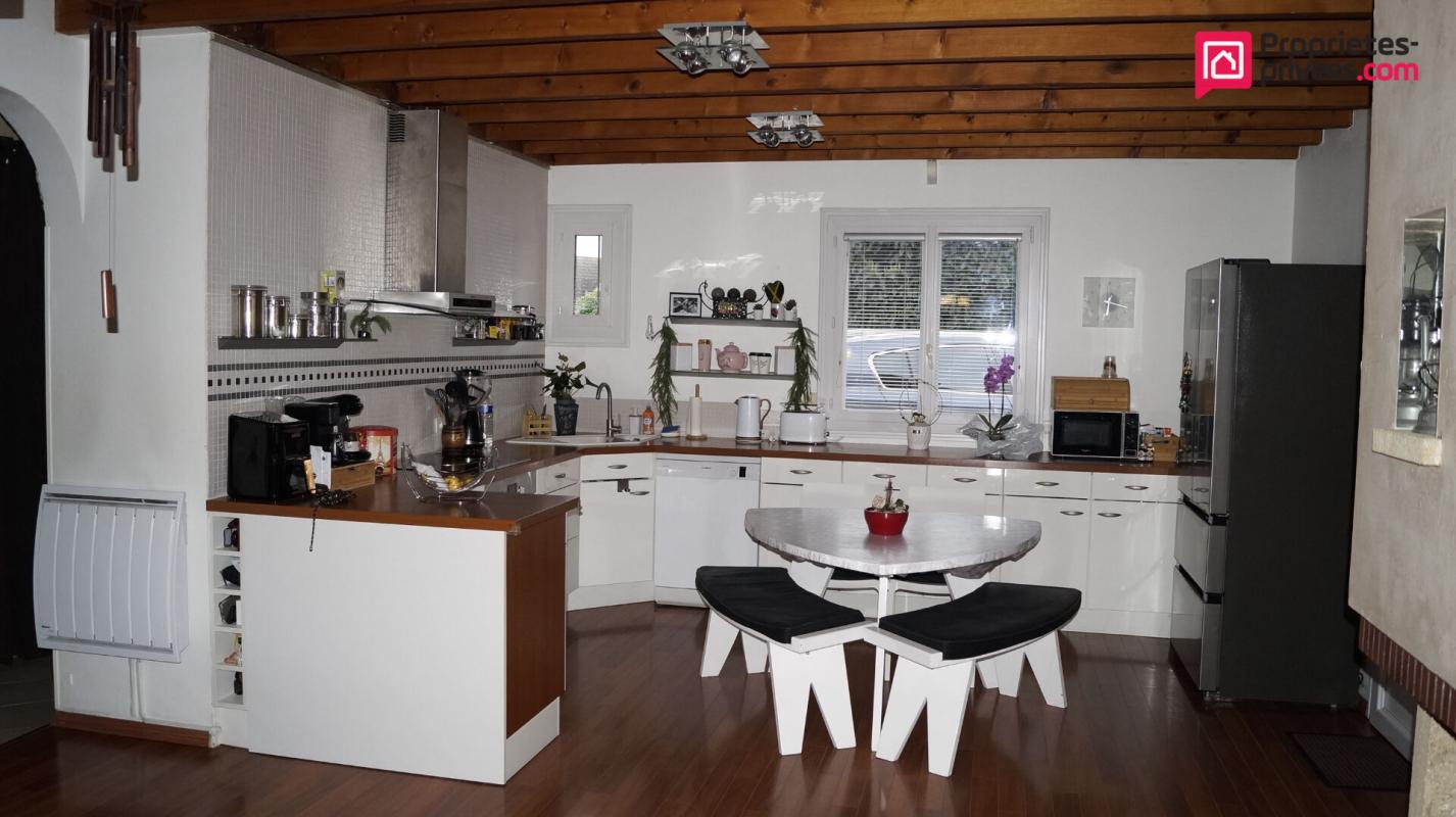 CHEVANNES Maison individuelle 7 pièces de 155m² avec jardin clos de 660m² 5