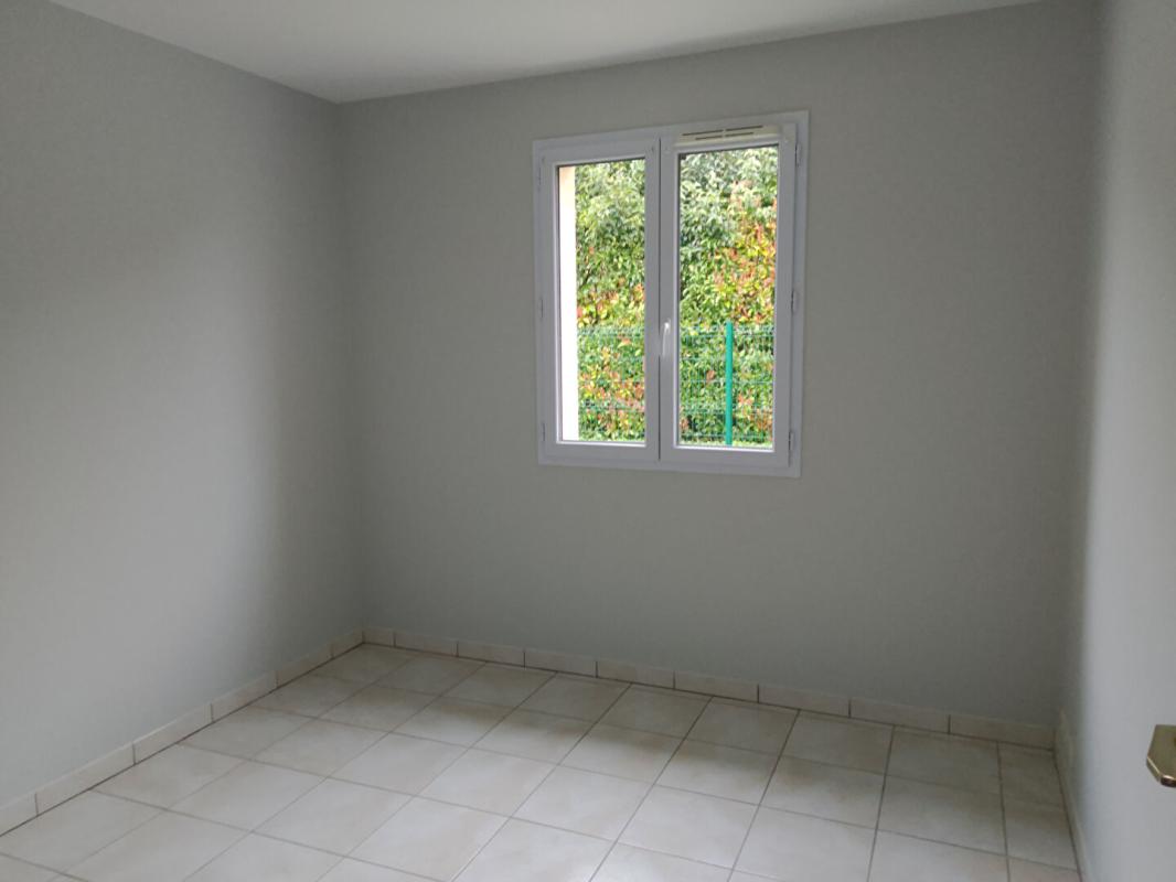 ROUILLAC Maison plain pied proche Rouillac 4 Ch, 105 m², Terrain 1000m² 4