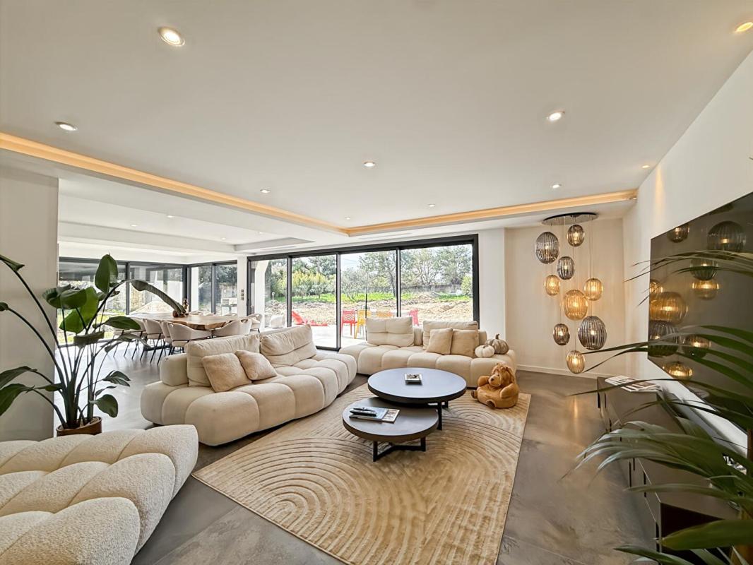 SAINT-REMY-DE-PROVENCE Maison contemporaine à vendre proche de Saint-Rémy-de-Provence 1