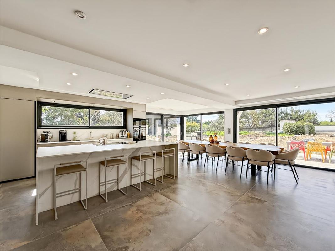 SAINT-REMY-DE-PROVENCE Maison contemporaine à vendre proche de Saint-Rémy-de-Provence 3