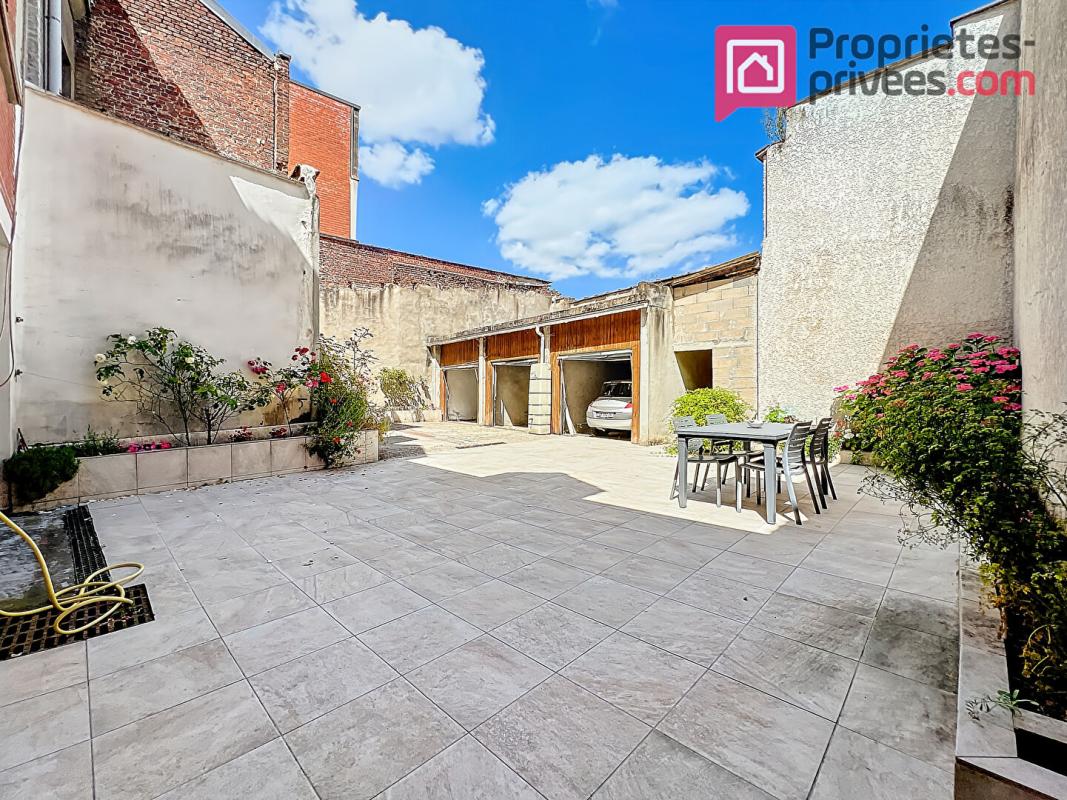 LILLE À vendre -  Maison 8 chambres - 207 m² habitables - 3 garages -Jardin - Quartier recherché de Lille - Vieux lille 11