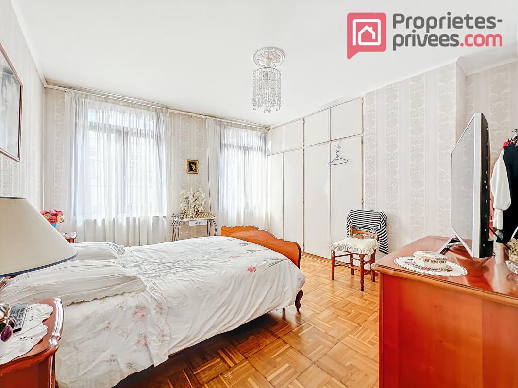 LILLE À vendre -  Maison 8 chambres - 207 m² habitables - 3 garages -Jardin - Quartier recherché de Lille - Vieux lille 5