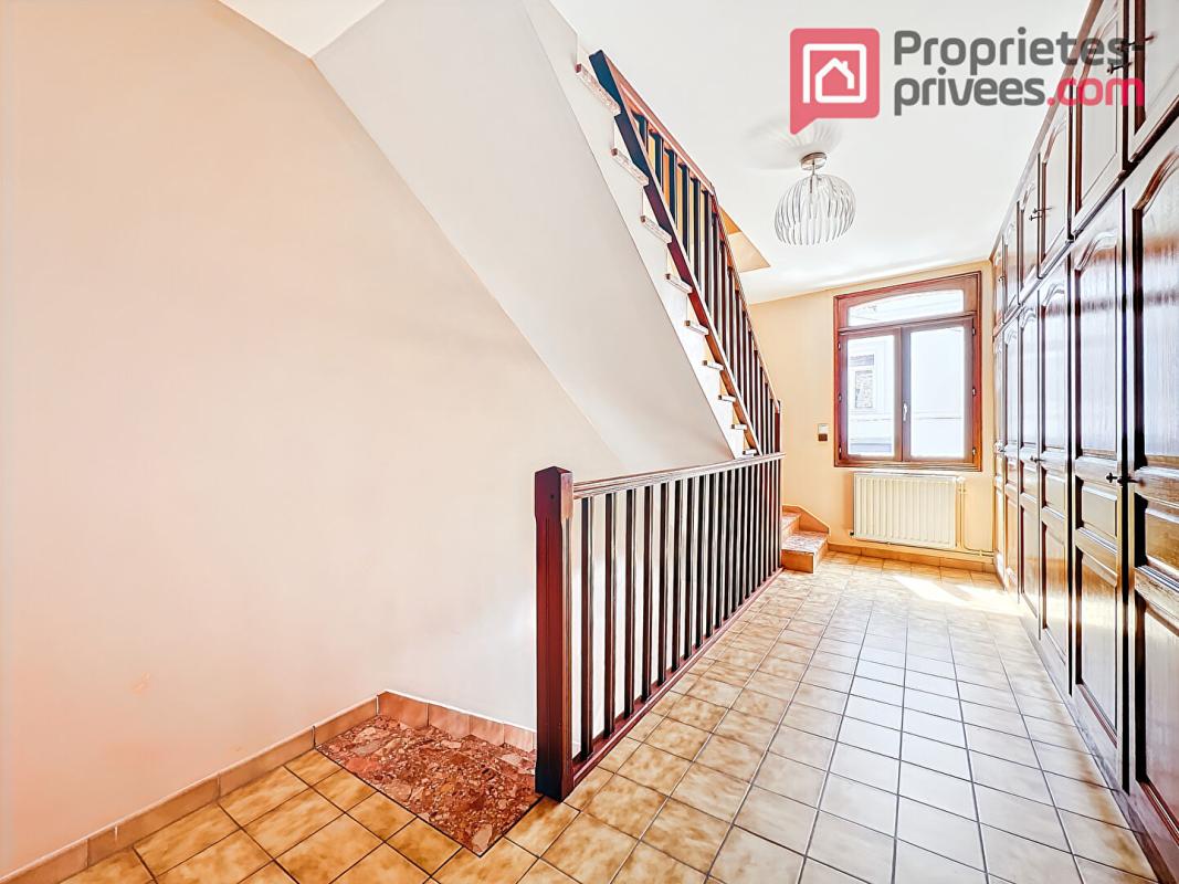 LILLE À vendre -  Maison 8 chambres - 207 m² habitables - 3 garages -Jardin - Quartier recherché de Lille - Vieux lille 8