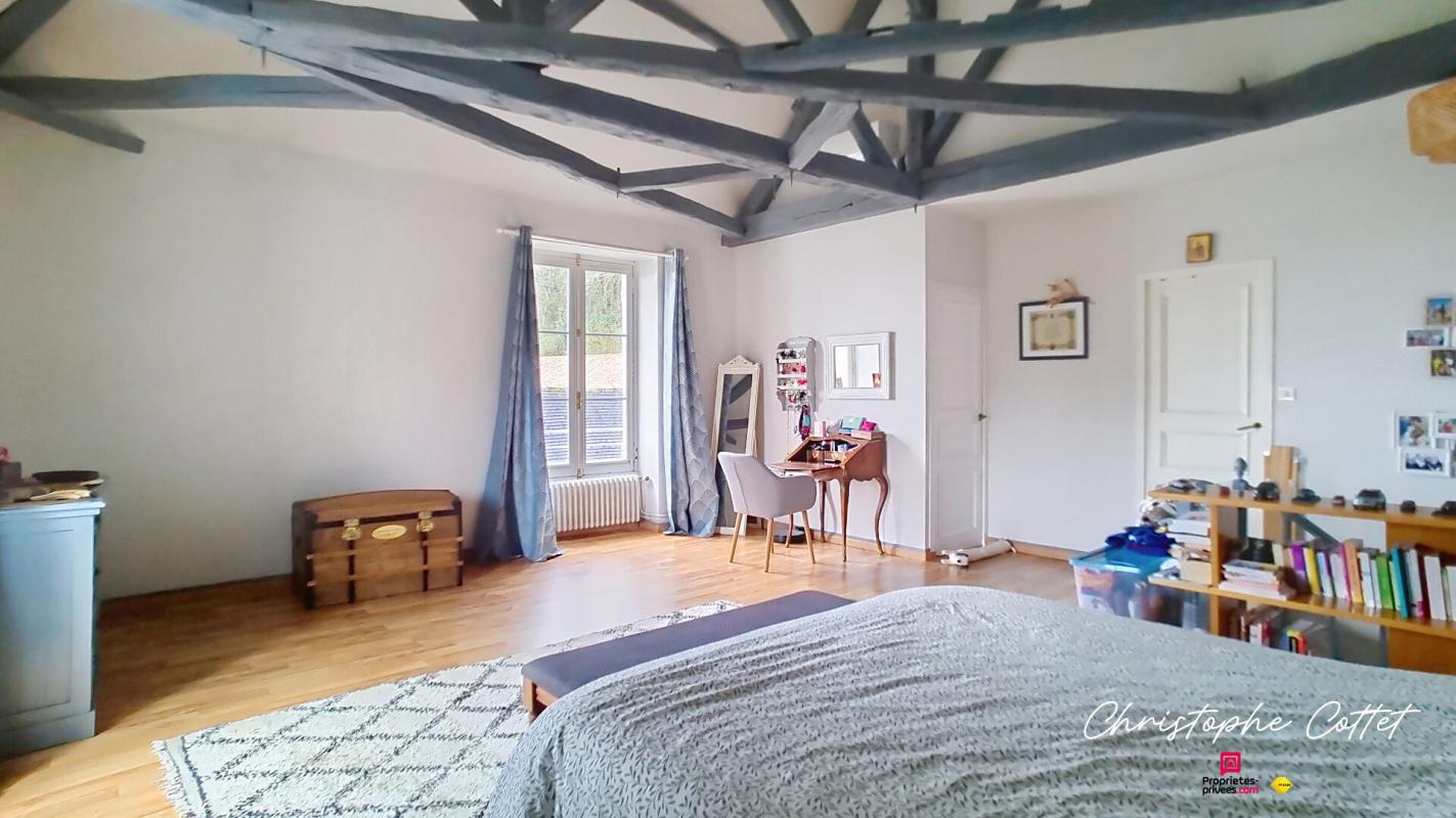 BONNES Maison en pierre de caractère  207 m²  8 pièces Bonnes 86300 12